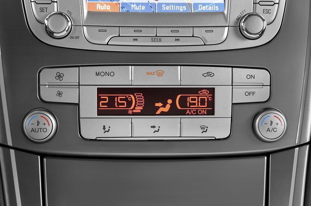 Ford Mondeo (Baujahr 2011) Titanium 5 Türen Temperatur und Klimaanlage