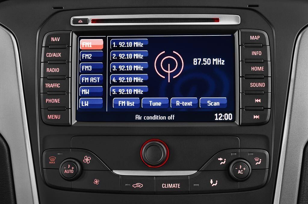 Ford Mondeo (Baujahr 2011) Trend 5 Türen Radio und Infotainmentsystem