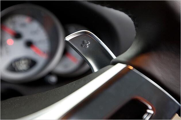 Endlich: Jetzt gibt es bei einem Porsche auch Schaltpaddles