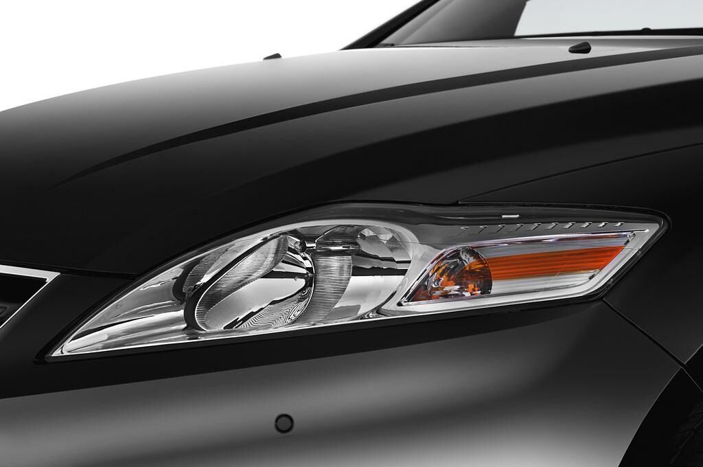 Ford Mondeo (Baujahr 2011) Trend 5 Türen Scheinwerfer