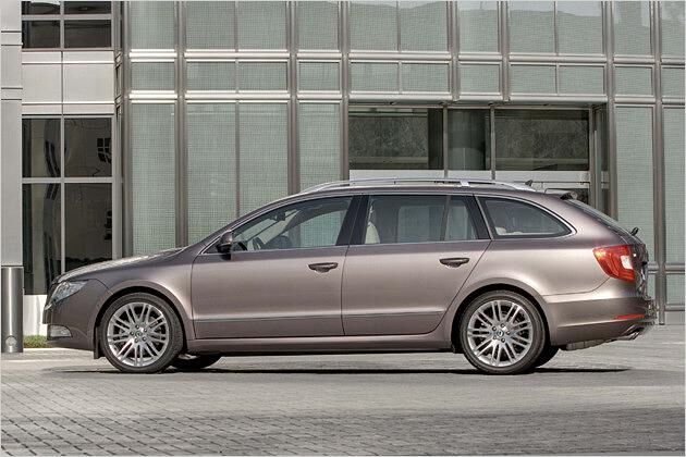 Mit 4,84 Meter ist der Superb Combi genauso lang wie die Limousine