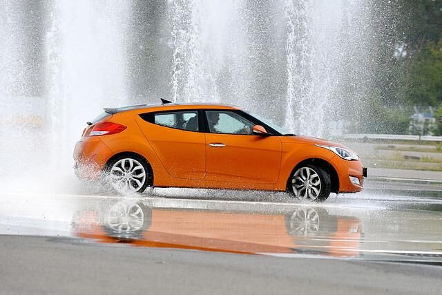 Das neue Sportcoupé Hyundai Veloster steht in der Tradition früherer Rennsemmeln