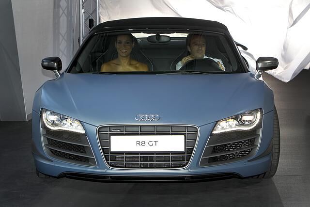 Um sich optisch von den profaneren R8-Modellen abzuheben, verfügt der R8 GT Spyder über eine Reihe von Kohlefaser-Anbauteilen