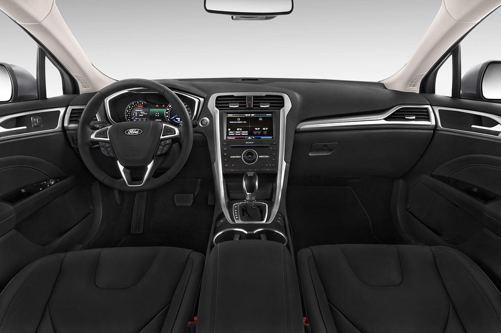 Ford Mondeo (Baujahr 2015) Titanium 5 Türen Cockpit und Innenraum