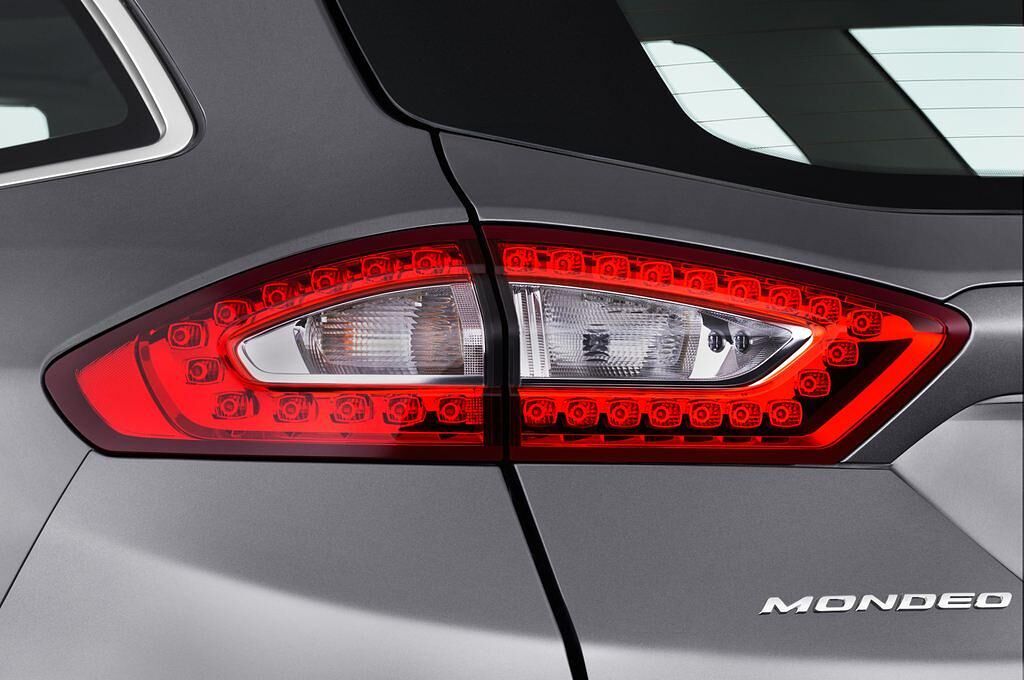 Ford Mondeo (Baujahr 2015) Titanium 5 Türen Rücklicht