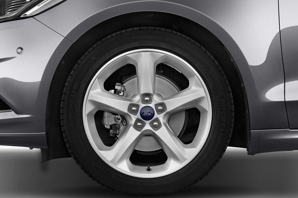 Ford Mondeo (Baujahr 2015) Titanium 5 Türen Reifen und Felge