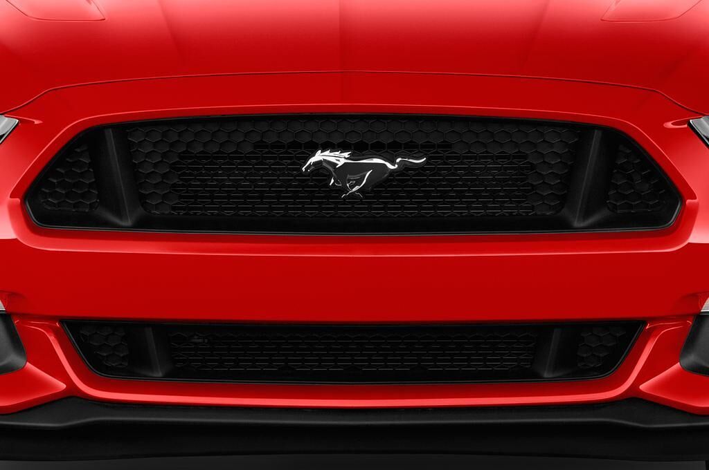 Ford Mustang (Baujahr 2016) GT 2 Türen Kühlergrill und Scheinwerfer