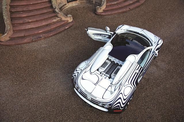 Der Bugatti ist mit Porzellan überzogen