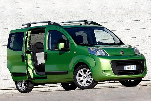Der Fiat Qubo wartet mit zwei Schiebetüren auf