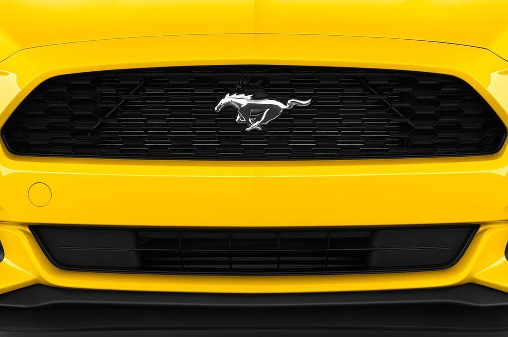 Ford Mustang (Baujahr 2016) - 2 Türen Kühlergrill und Scheinwerfer