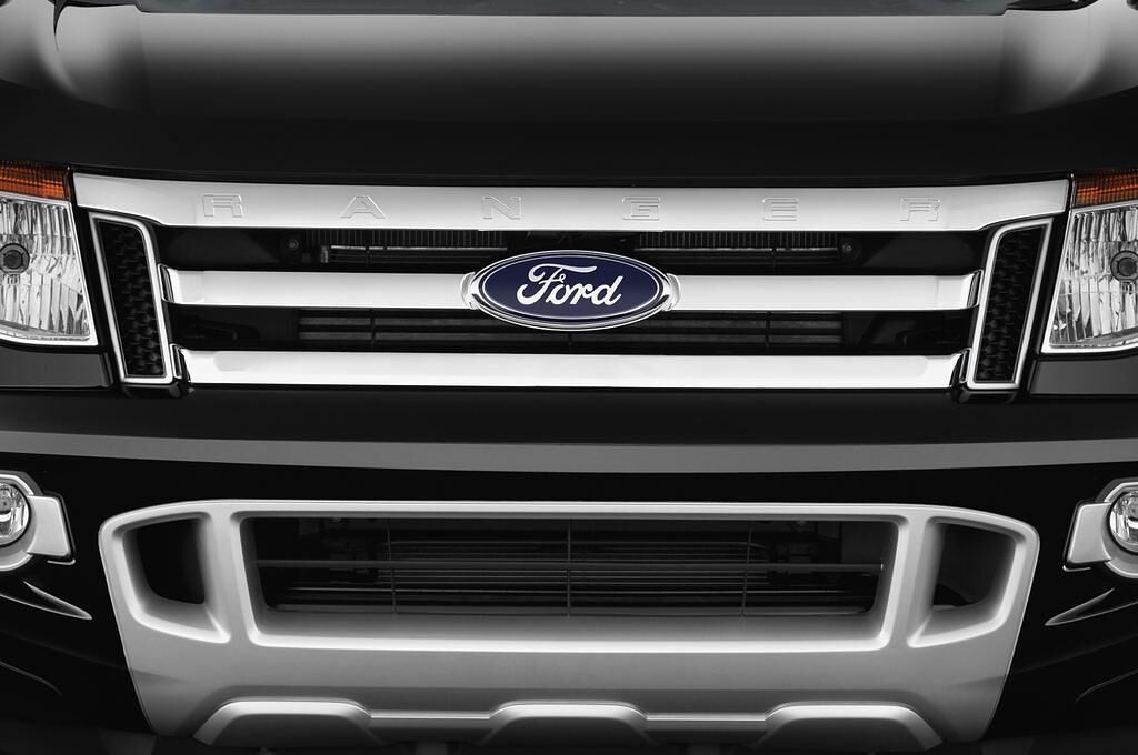 Ford Ranger (Baujahr 2013) LIMITED 4 Türen Kühlergrill und Scheinwerfer