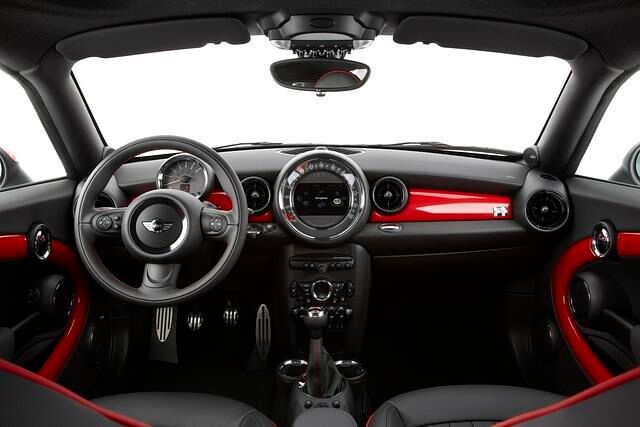 Das Cockpit entspricht dem der Limousine