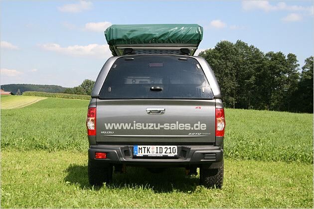 Um an die Ladefläche zu kommen, müssen zwei Heckklappen geöffnet werden