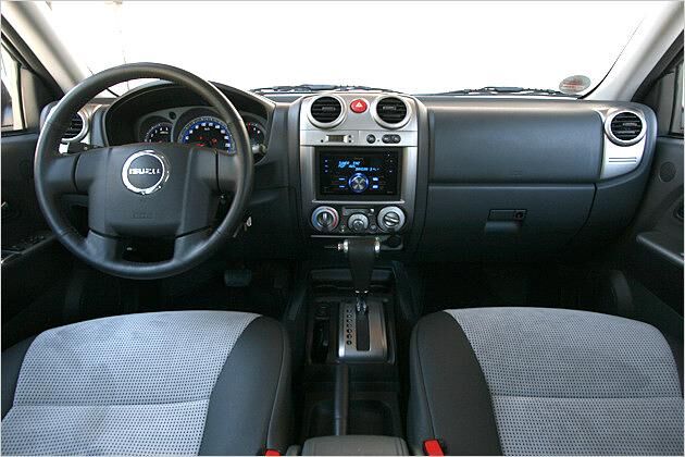 Wuchtig, aber robust: Die Armaturentafel im D-Max
