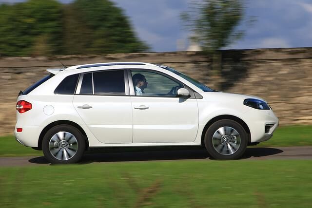 Drei Jahre nach seiner Markteinführung gönnt Renault seinen kompakten SUV Koleos eine Modellpflege.