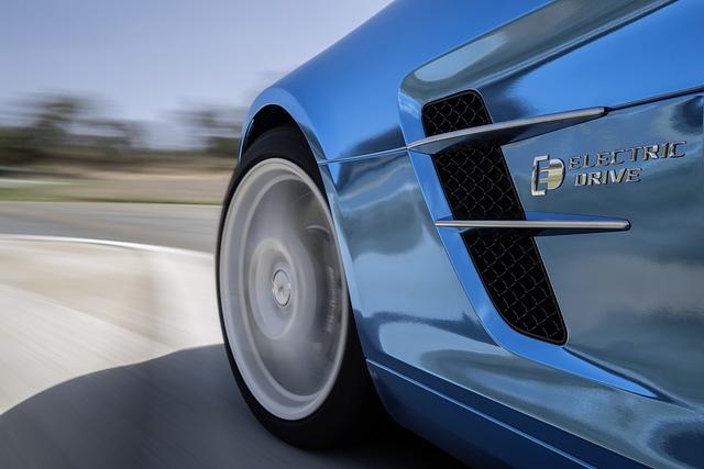 Statt V8-Emblem gibt es das Elektro-Symbol von Mercedes