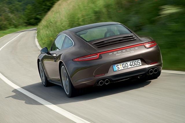 Erkennungszeichen sind das verbreiterte Heck und das durchgehende Leuchtenband