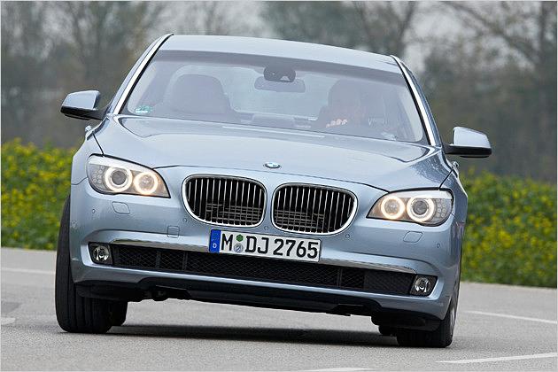 Der ActiveHybrid 7 ist ein Mildhybrid, kann also nicht rein elektrisch fahren