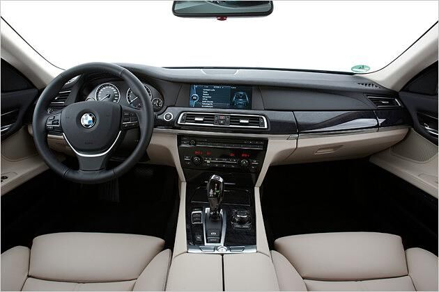 Auch der Innenraum des ActiveHybrid 7 unterscheidet sich kaum von der Kabine eines 750i