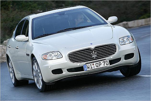 Die elegante Farbe heißt Bianco Fuji und schimmert perlmuttfarben