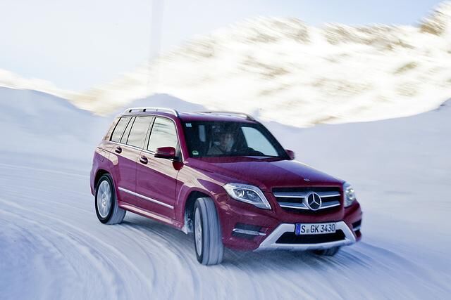 Passend zu den ersten Schneefällen der Saison präsentiert Mercedes seine stetig wachsende Allradflotte