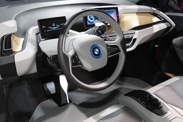 Für den Innenraum haben die BMW-Designer einen neuen Stil entwickelt