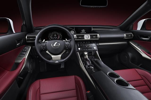 Ebenso neu sind ein fahrerorientiertes Cockpit und eine Touchscreen-Bedieneinheit