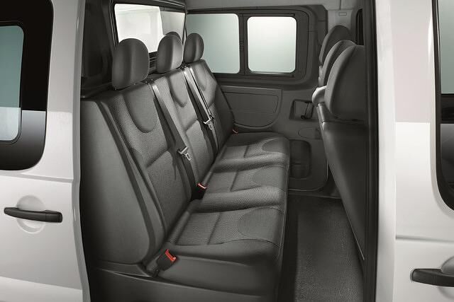 Den Transporter Fiat Scudo gibt es ab sofort auch mit einer zweiten Sitzreihe