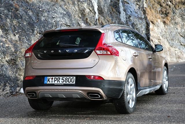 Bei den Motoren greift Volvo auf die ganz normalen Antriebe der V40-Baureihe zurück