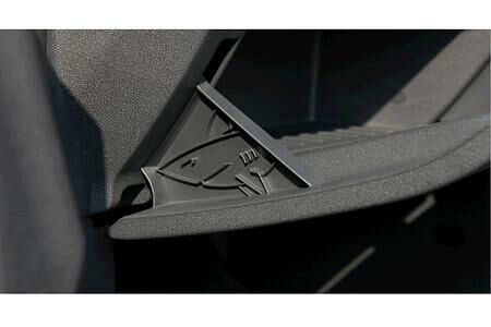 Entwickler-Ostereier im Auto - Der Hai im Handschuhfach