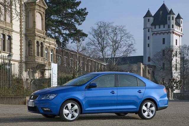 Die Neuerscheinung ist als kleine Limousine im klassischen Kompaktklasse-Segment angesiedelt