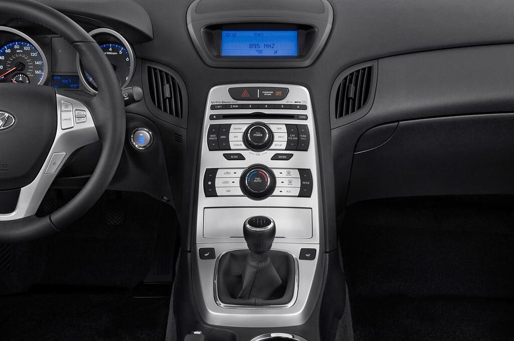 Hyundai Genesis (Baujahr 2011) - 2 Türen Mittelkonsole