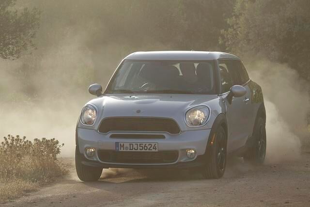 Unser Prototyp war ein Cooper S, der den Versuchsträger zu einem durchaus eiligen Erlkönig stempelt