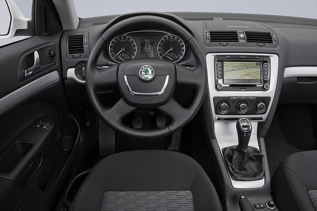 Im Cockpit gibt es eine vollwertige analoge Tankanzeige