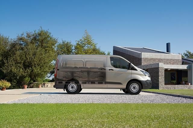 Bei Fahreigenschaften, Komfort und Sicherheitssystemen wurden Pkw-Qualitäten zur Messlatte für Transit Custom und Tourneo Custom