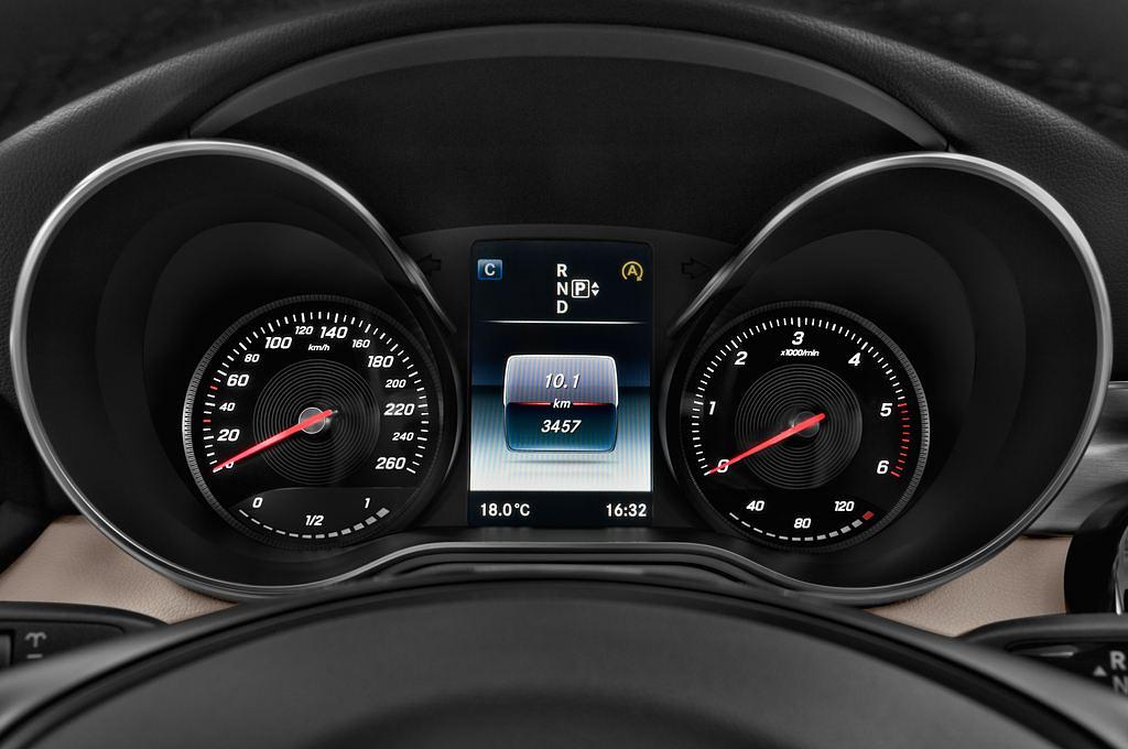 Mercedes C-Class (Baujahr 2015) Avantgarde 5 Türen Tacho und Fahrerinstrumente
