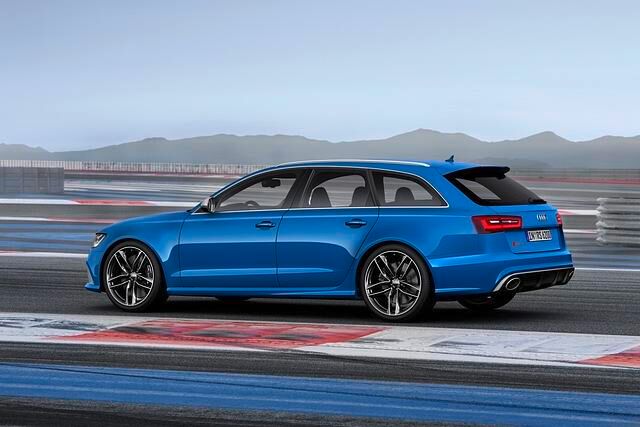 Der RS6 Avant geht im zweiten Halbjahr zu Preisen ab 107.900 Euro an den Start