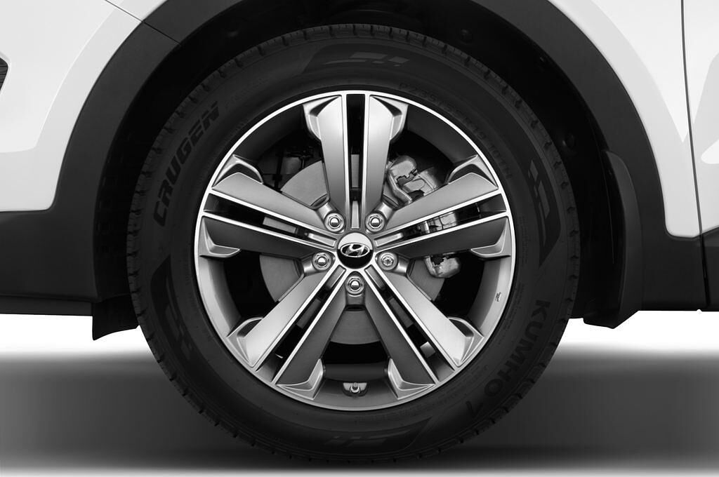 Hyundai Grand Santa Fe (Baujahr 2014) Premium 5 Türen Reifen und Felge