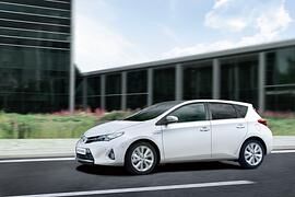 Toyota Auris Hybrid - Knausern auf niedrigem Niveau Toyota Auris Hybrid - Knausern auf niedrigem Niveau