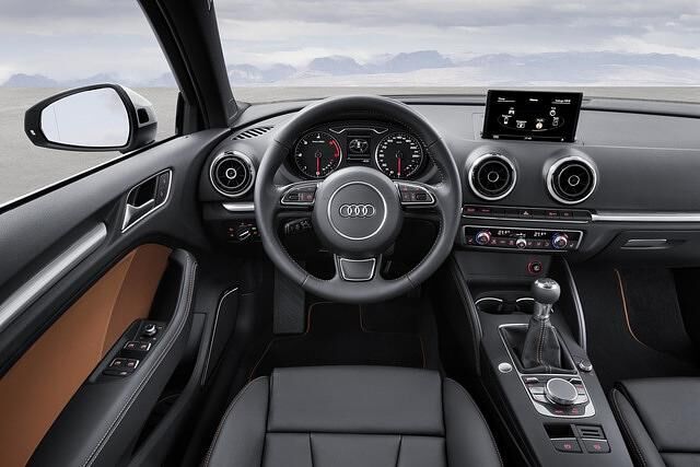 Auch das Cockpit entspricht den bekannten Modellen