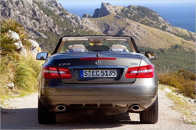Cabrio-Heck mit LED-Rückleuchten