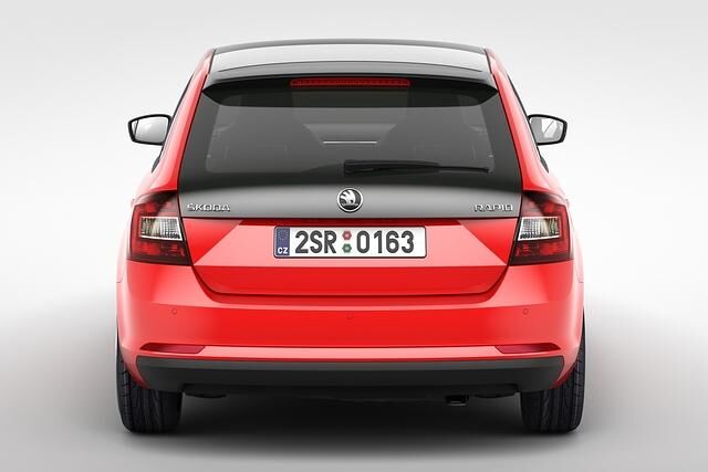 Am Heck gibt es die typsichen Skoda-Dreiecke