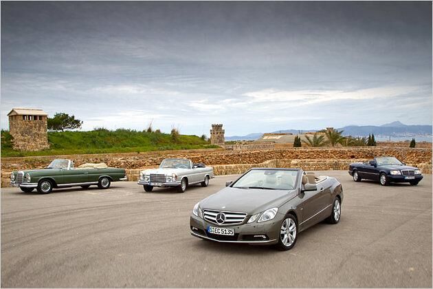 Familientreffen: Das E-Klasse Cabrio mit den Baureihen 111 (links) und 124 (rechts)
