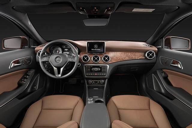 Auch im Innern ist die Mercedes-Zugehörigkeit deutlich zu erkennen