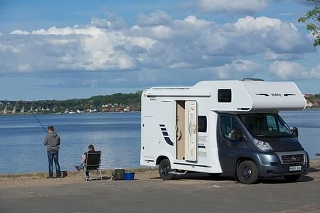 Wohnmobil und Caravan -  Von Leichtgewichten und Preisbrechern