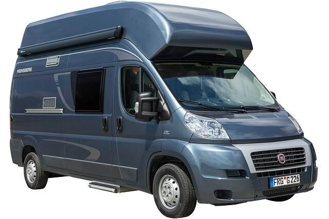 Um im Konzert der vielen Kastenwagen mitspielen zu können, hat sich Weinsberg aus dem bayerischen Wald etwas Besonderes einfallen lassen: Den CaraBus mit einem Hochdach, unter dem sich Platz für...