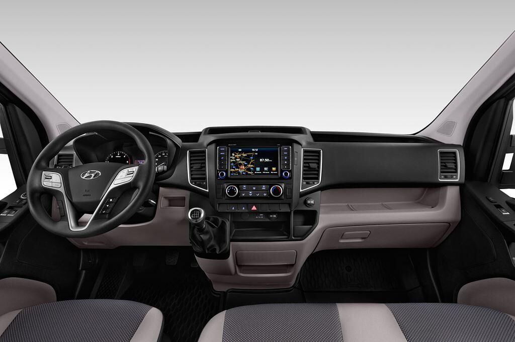 Hyundai H350 (Baujahr 2015) Eco 4 Türen Cockpit und Innenraum