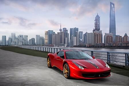 China-Ferrari - Rallyestreifen mit Golddrachen