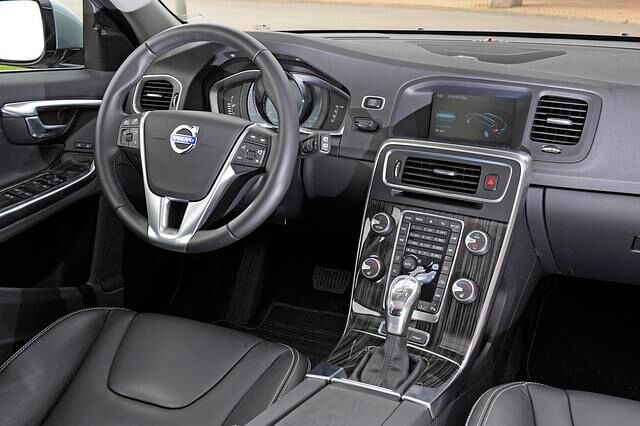 Bis auf die Instrumente entspricht der Innenraum dem des Standard-V60