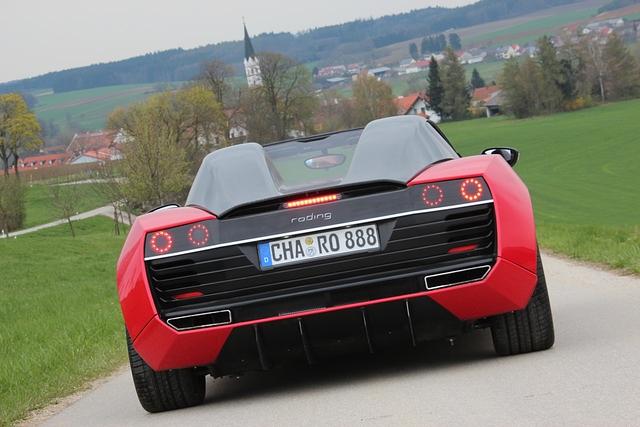 950 Kilo machen den Roadster zum Fliegengewicht unter den Sportwagen